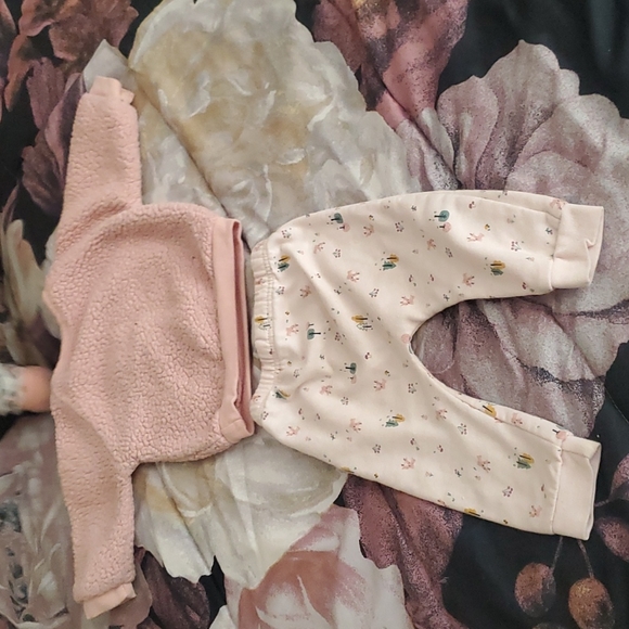 Mauve and pink Long sleeve reindeer fleece top matching sweatpants - Picture 3 of 3